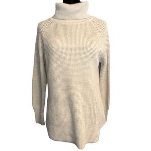 Seven Sisters Turtleneck Sweater in Cream/Oatmeal with Side Slits
